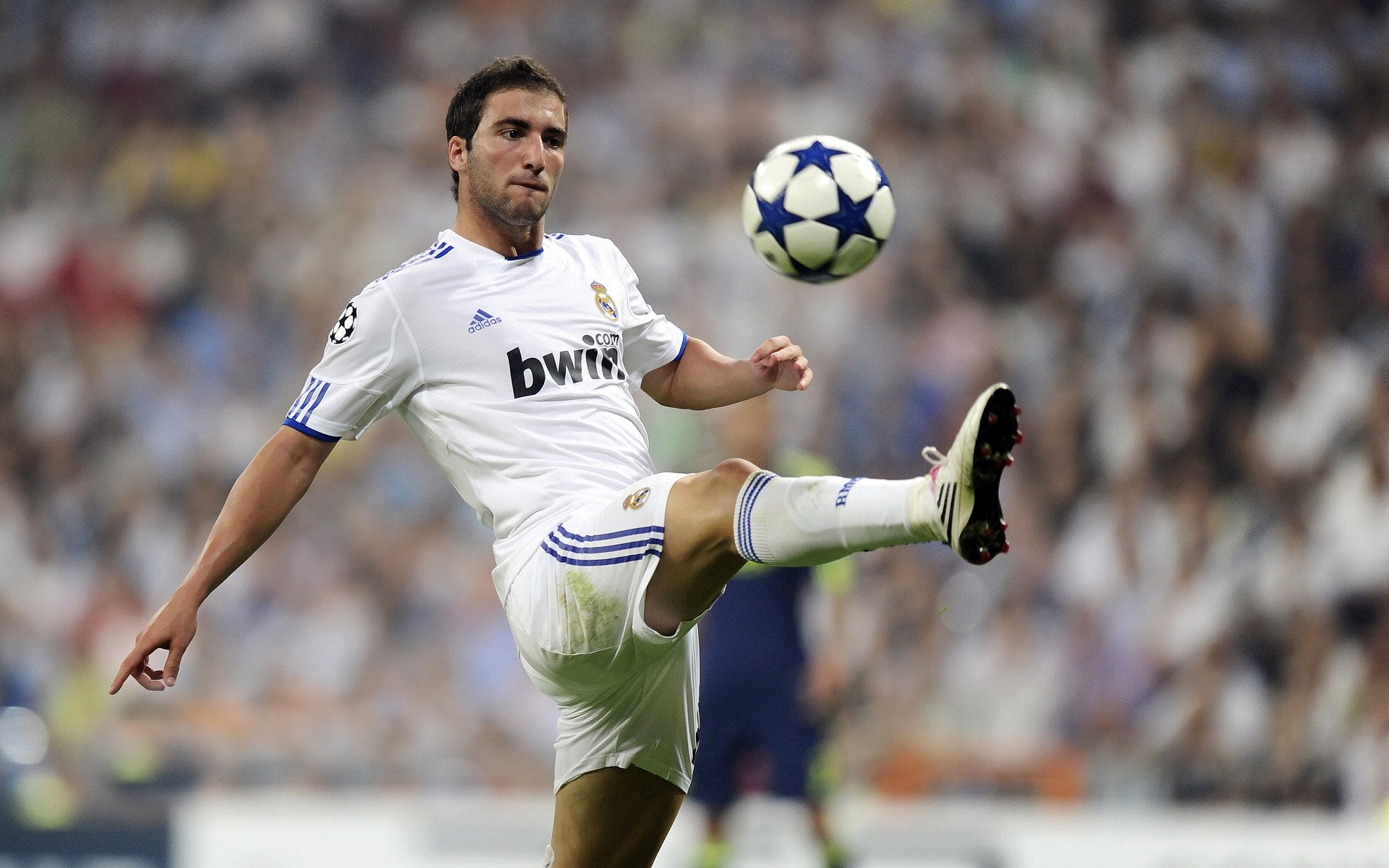 九游app官网下载-“比亚尔巴的精准脚法和进攻策略，助阿根廷美洲狮队重新崛起”